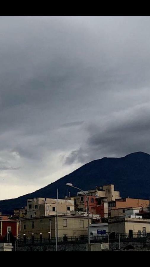 Rosy Monolocale Nel Centro Storico Di Torre Annunziata Di Fronte Scavi Oplonti Daire Dış mekan fotoğraf