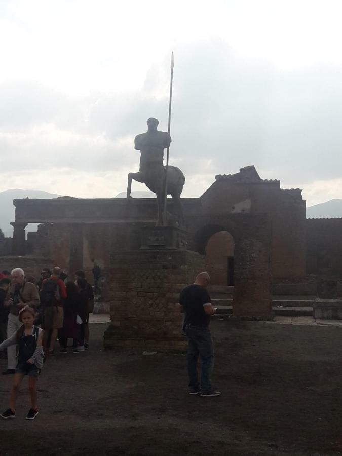 Rosy Monolocale Nel Centro Storico Di Torre Annunziata Di Fronte Scavi Oplonti Daire Dış mekan fotoğraf