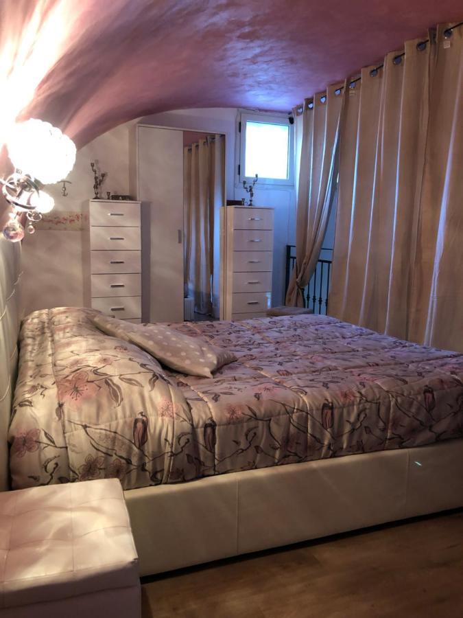 Rosy Monolocale Nel Centro Storico Di Torre Annunziata Di Fronte Scavi Oplonti Daire Dış mekan fotoğraf